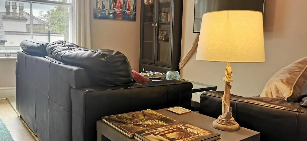 Flat 12 Sebastian Court - 2 Beds With A Four Poster Apartment Scarborough