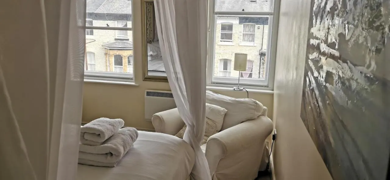 スカーバラFlat 12 Sebastian Court - 2 Beds With A Four Posterアパートメント 0*, スカーバラ