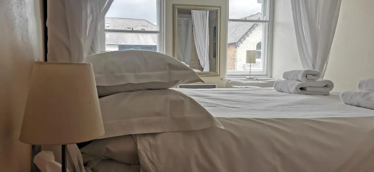 スカーバラFlat 12 Sebastian Court - 2 Beds With A Four Posterアパートメント スカーバラ