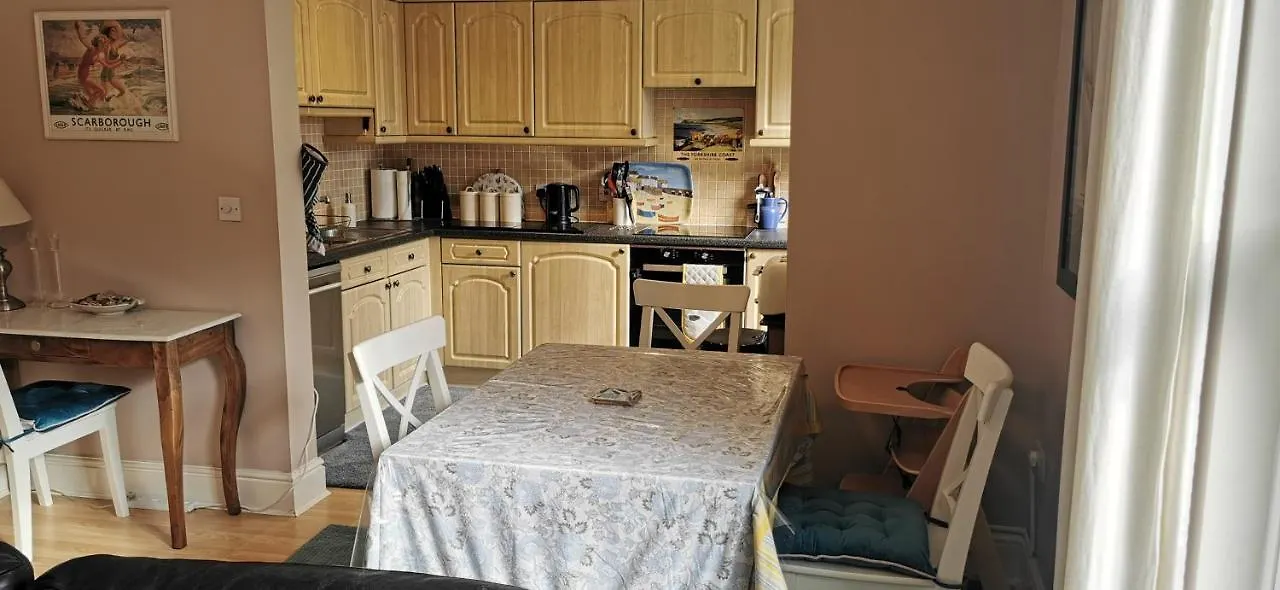 Flat 12 Sebastian Court - 2 Beds With A Four Poster Apartment Scarborough United Kingdom