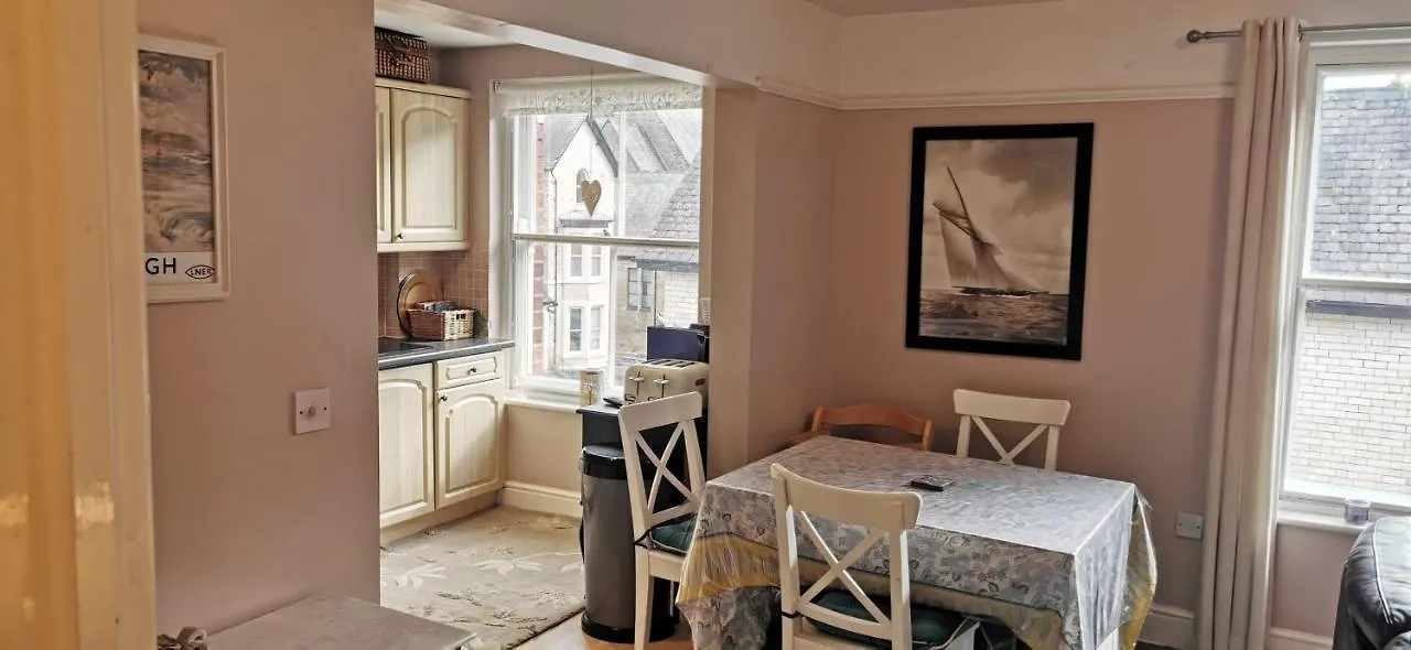 スカーバラFlat 12 Sebastian Court - 2 Beds With A Four Posterアパートメント 0*, スカーバラ イギリス
